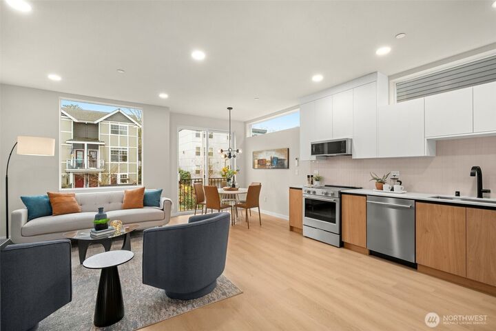 Property Photo:  1125 A  10th Avenue E  WA 98102 