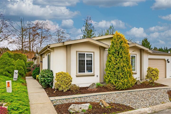 Property Photo: 2610 E Section Street 95 WA 98274