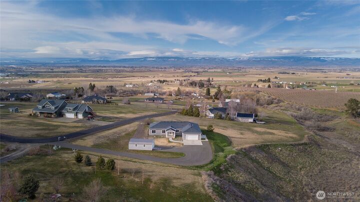 Property Photo: 480 Edgemont Loop Road WA 98926