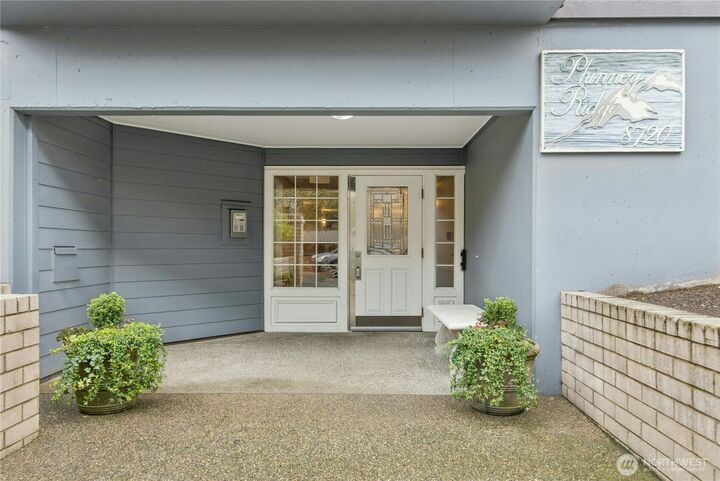 Property Photo:  8720  Phinney Avenue N 21  WA 98103 