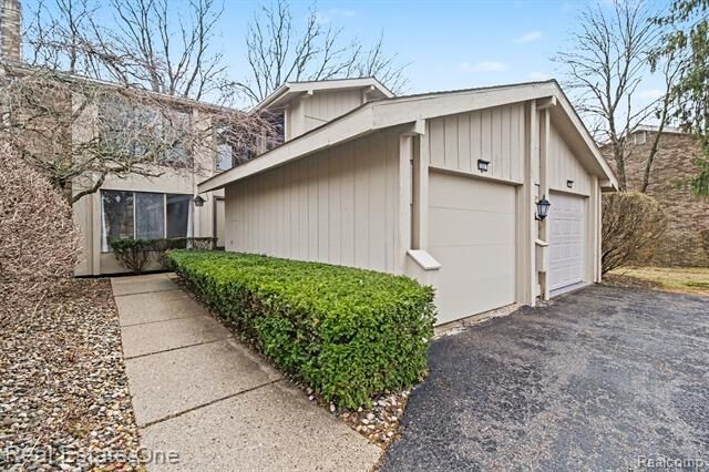 Property Photo:  7329 Creek View Circle  MI 48322 