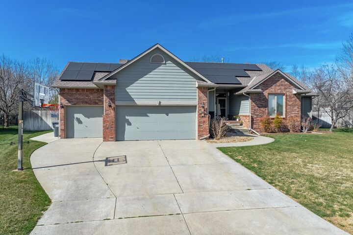 Property Photo:  1410 Northpointe Ct  KS 67002 