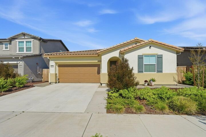 Property Photo:  667 Pleasant Drive  CA 95330 