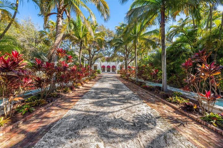 Property Photo:  9401 Journeys End Rd  FL 33156 