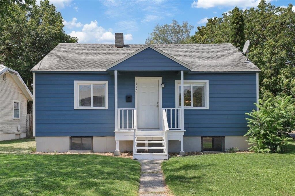 Property Photo:  4521 N Lidgerwood St  WA 99207 