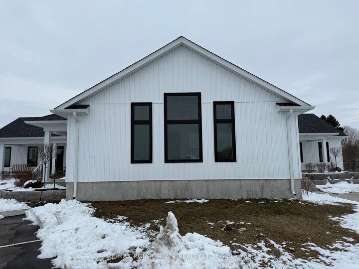 Property Photo: 14 Meadowcreek Drive 301 ON K0K 1H0