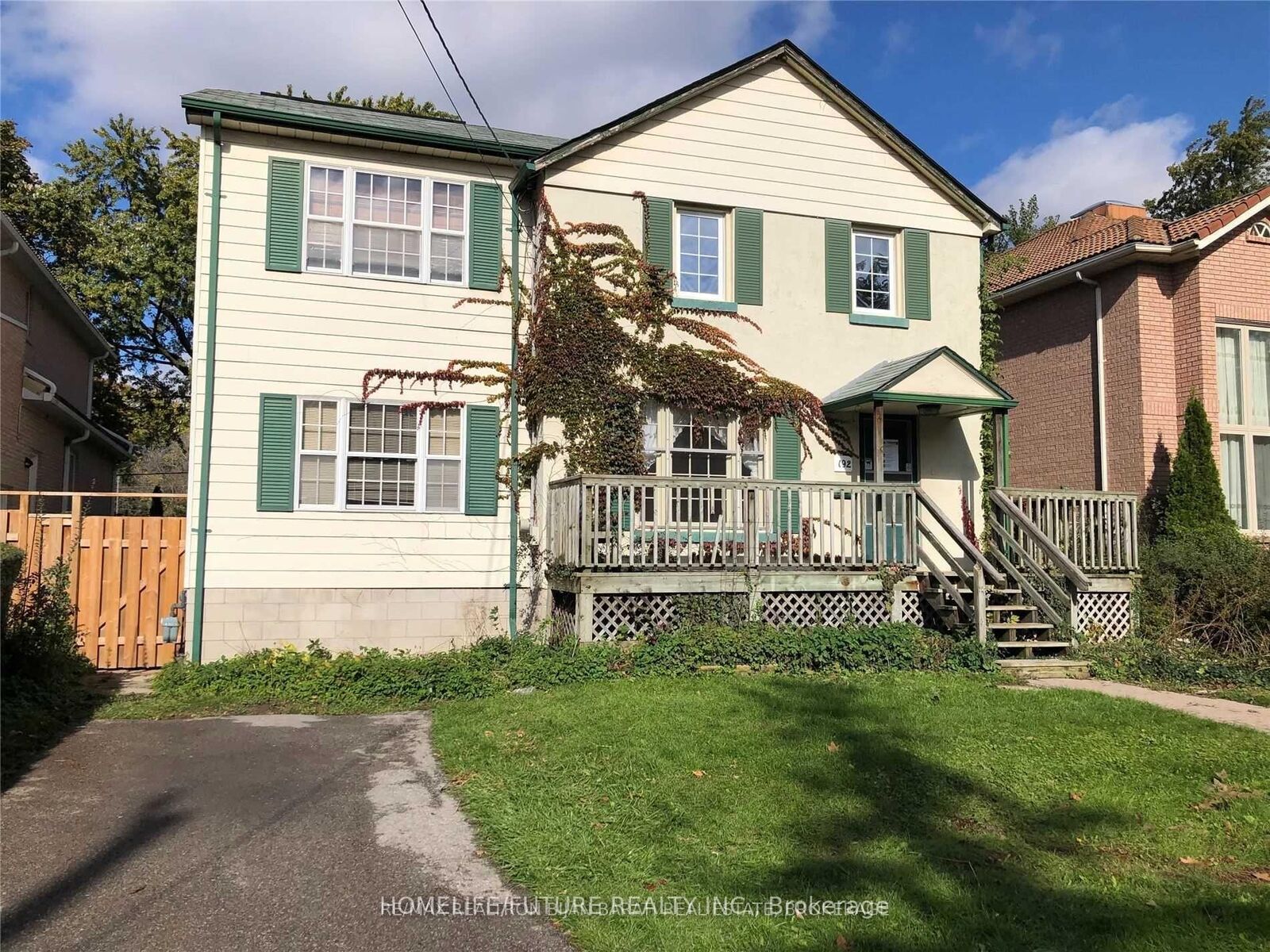 Property Photo: 192 Parkview Avenue ON M2N 3Y8