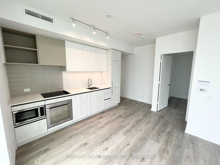 Property Photo:  7890 Jane Street 3706  ON L4K 0K9 