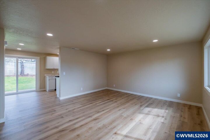 Property Photo:  5321 Fox Ct S  OR 97306 