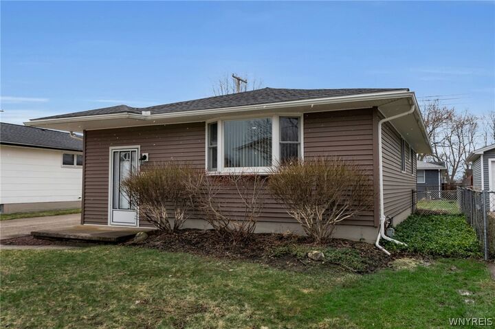 Property Photo:  114 Norman Drive  NY 14043 