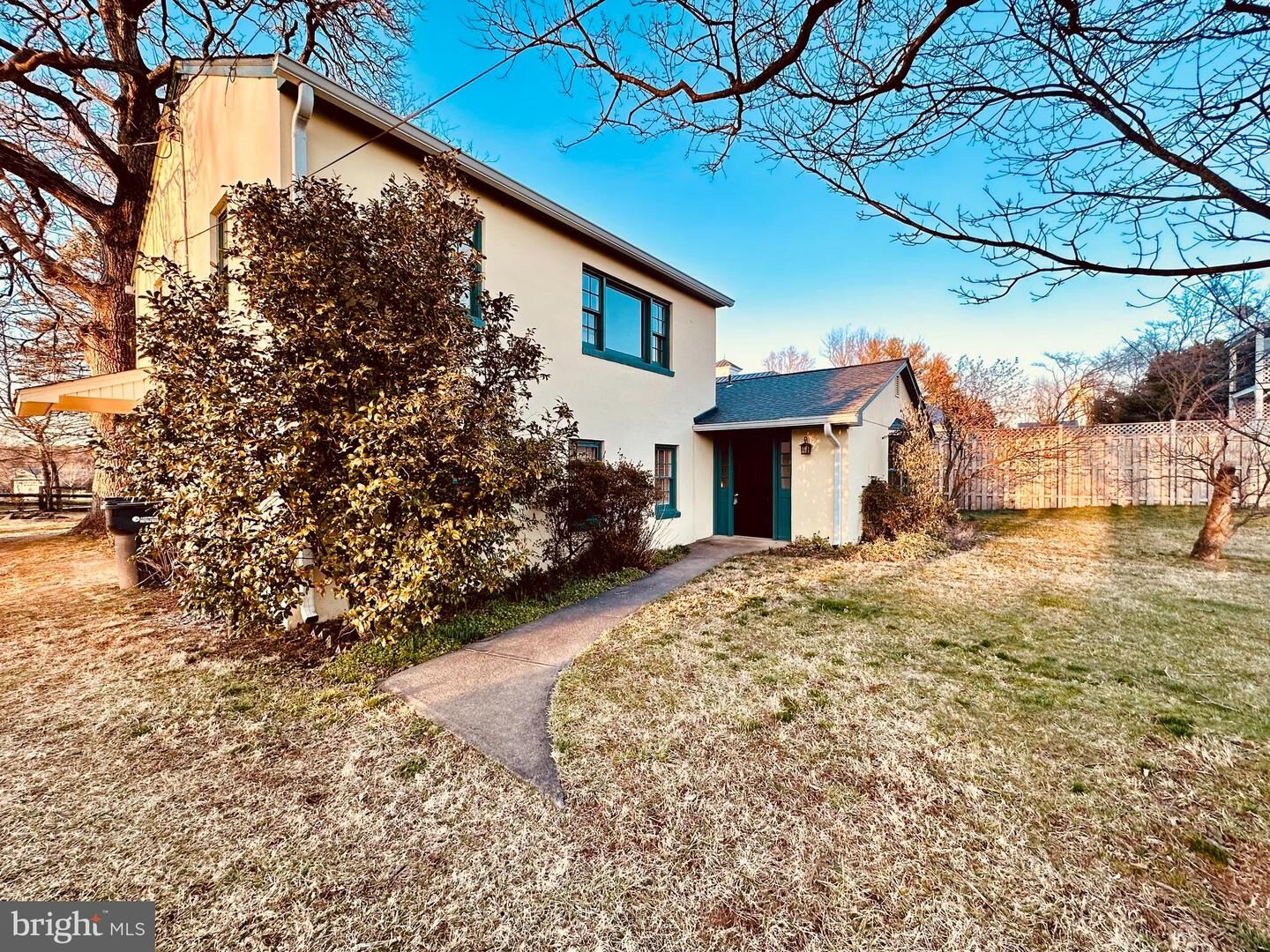 Property Photo: 16 W Marshall Street VA 20117