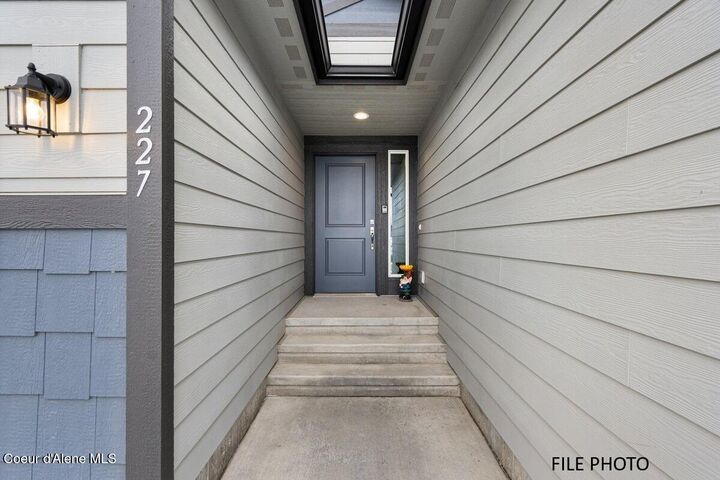 Property Photo:  1542 E Allenby Ave  ID 83854 