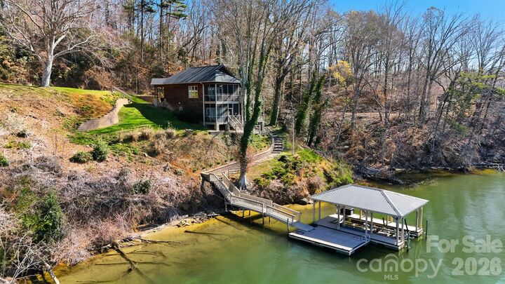 Property Photo: 152 Bridge Pointe Lane NC 28601