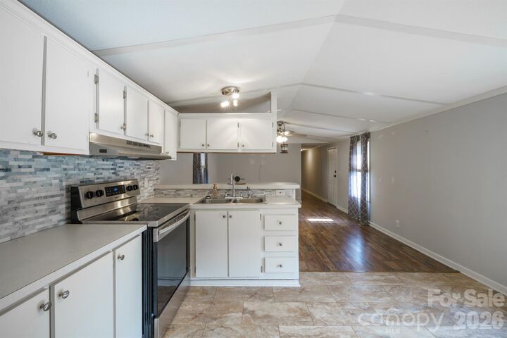 Property Photo:  222 Summertree Drive  NC 28166 