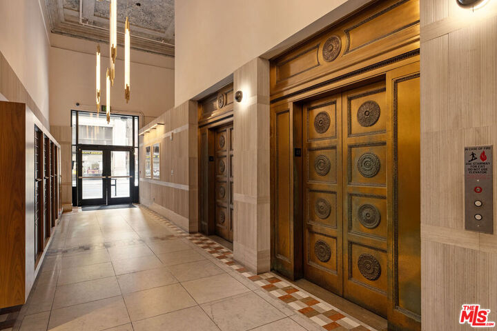 Property Photo:  215 W 7th St  CA 90014 