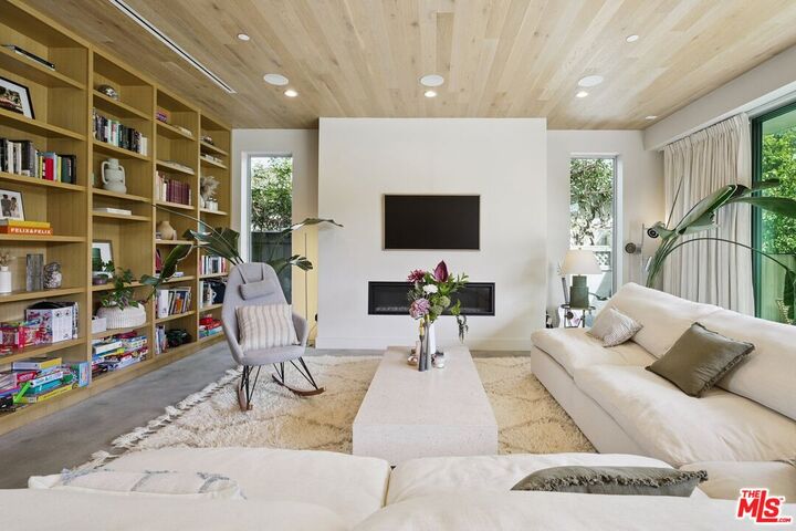 Property Photo:  1310 Preston Way  CA 90291 