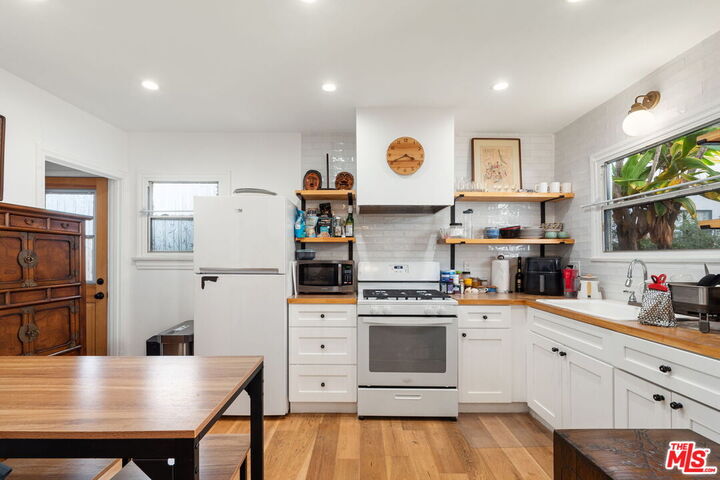 Property Photo: 5846 3/4 Willoughby Ave CA 90038