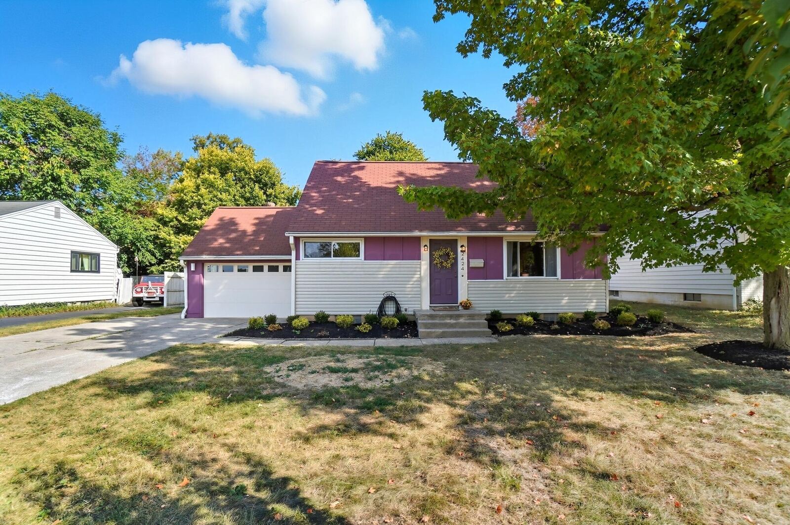 Property Photo: 2424 Nottingham Road OH 43221