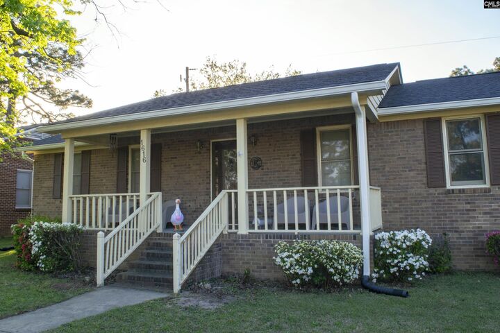 Property Photo:  1616 Dogwood  SC 29033-2366 