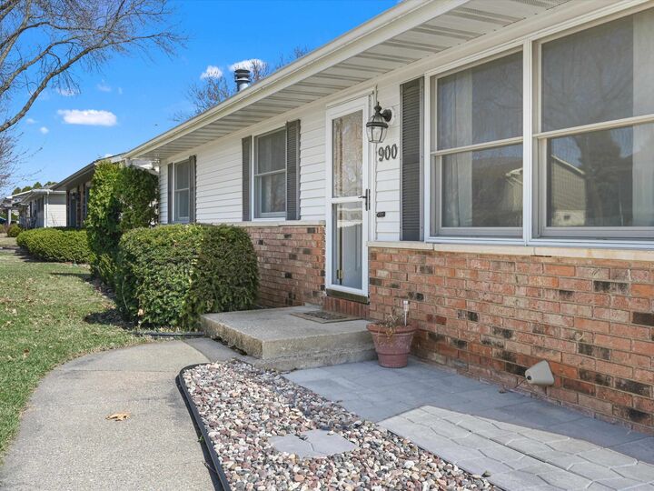 Property Photo:  900 Valentine Drive  IA 52003 