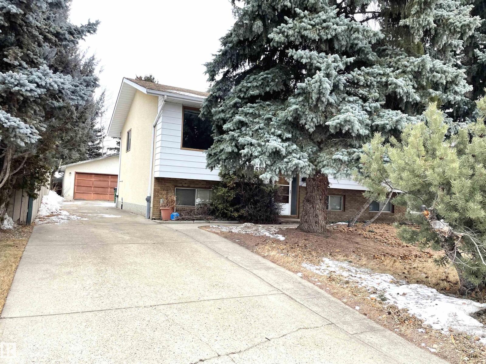 Property Photo:  6808 11 Avenue NW  AB T6K 3J5 