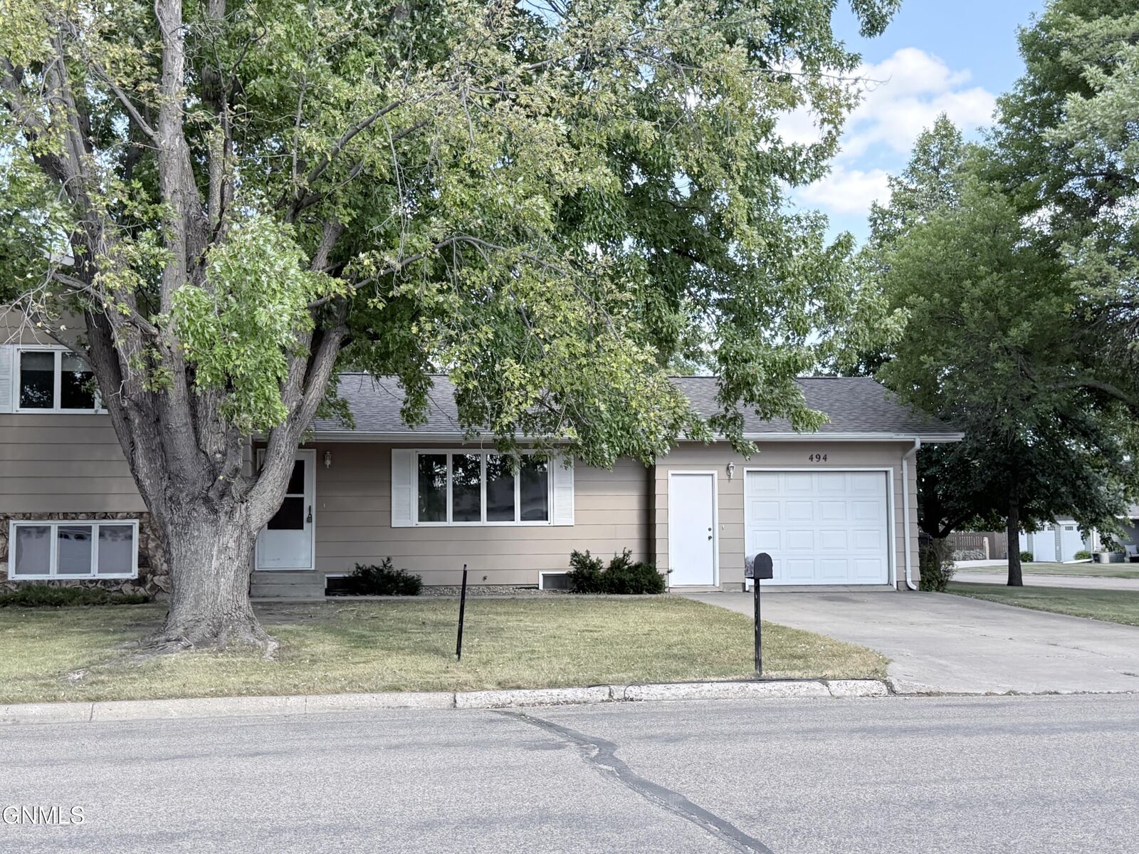 Property Photo:  494 Joal Drive  ND 58421 