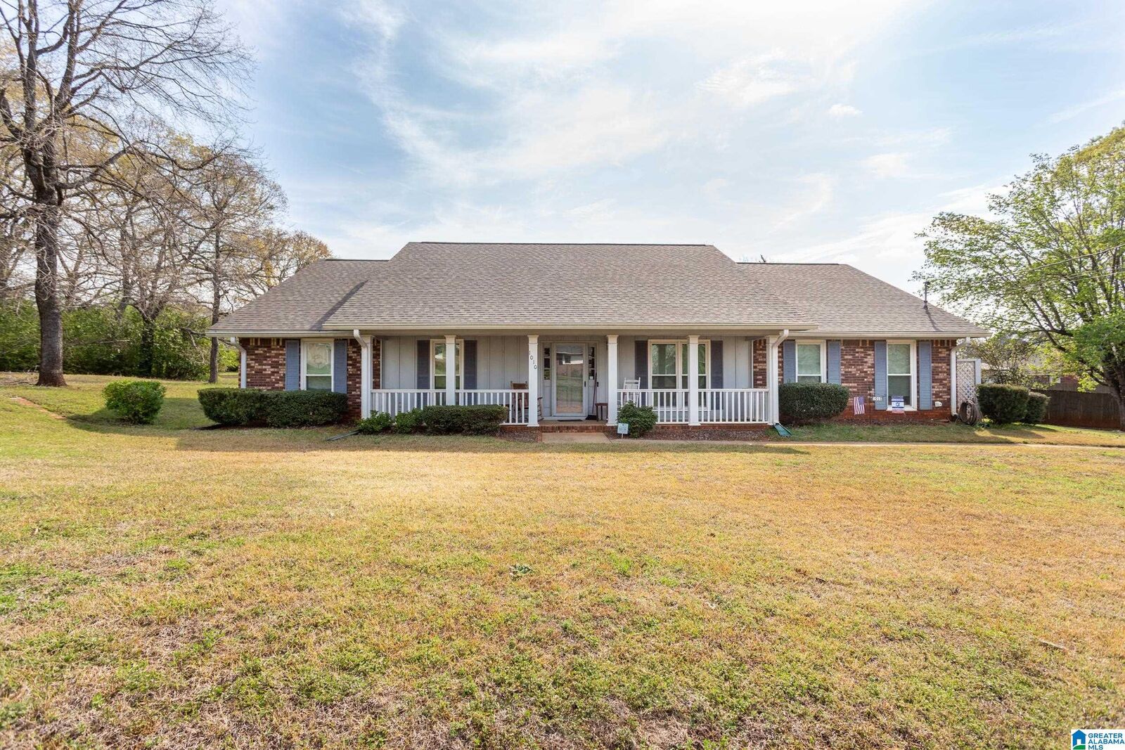 Property Photo: 1010 Shady Lane Circle AL 35160