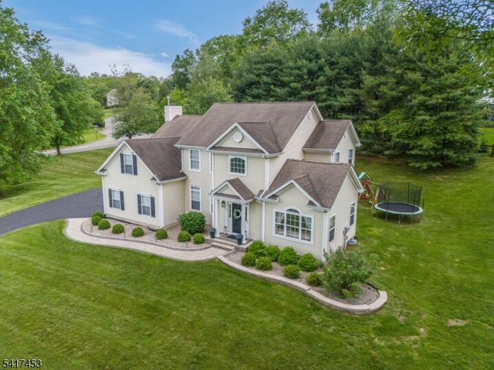 Property Photo:  6 Columbine Ct  NJ 08822 