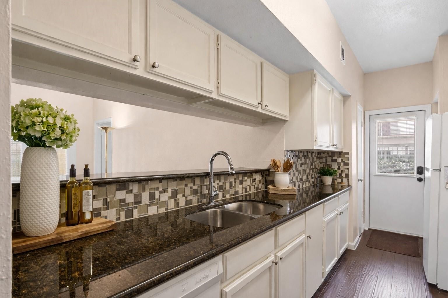Property Photo:  2425 Augusta Drive 23  TX 77057 