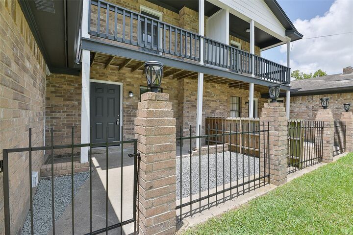 Property Photo:  4510 Avenue L 1  TX 77510 