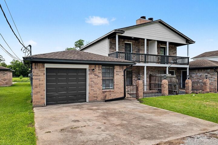 Property Photo:  4510 Avenue L 1  TX 77510 