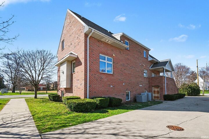Property Photo:  330 N Sunnyside Avenue  IN 46617-2440 