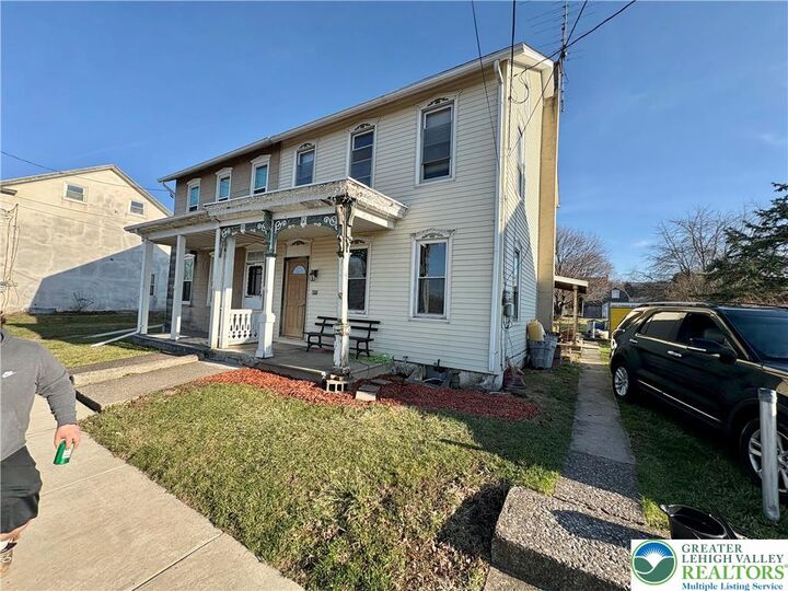 Property Photo:  122 Front Street  PA 18011 