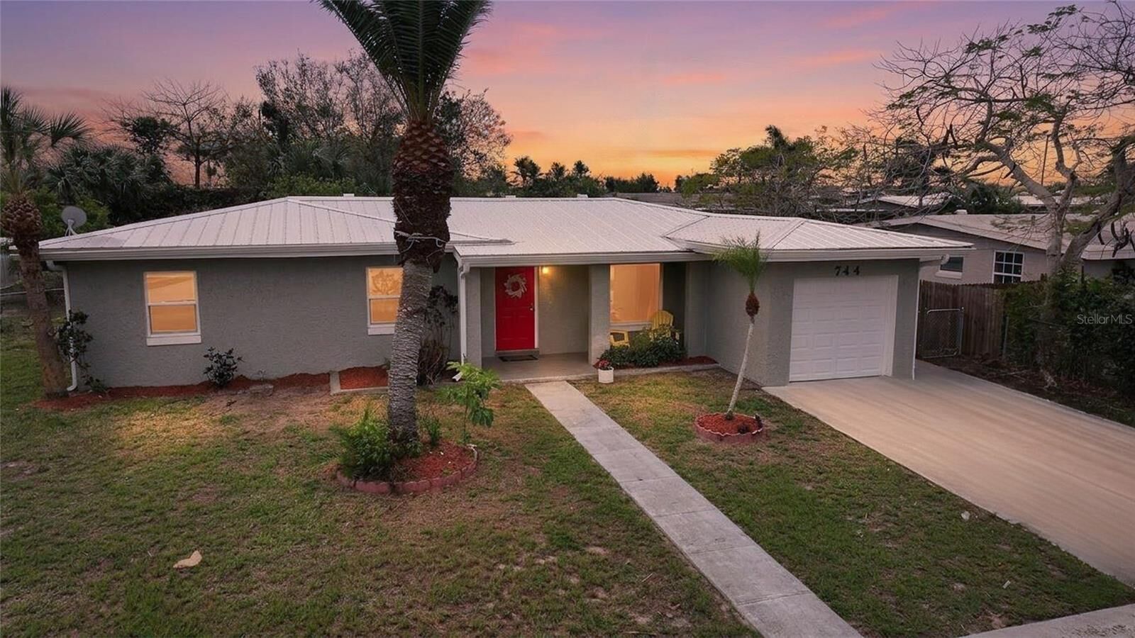 Property Photo:  744 Conreid Drive NE  FL 33952 