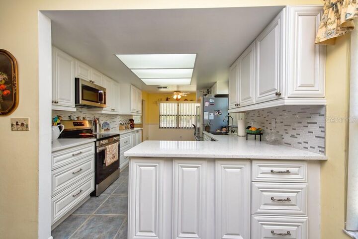 Property Photo:  1605 Leland Drive  FL 33573 