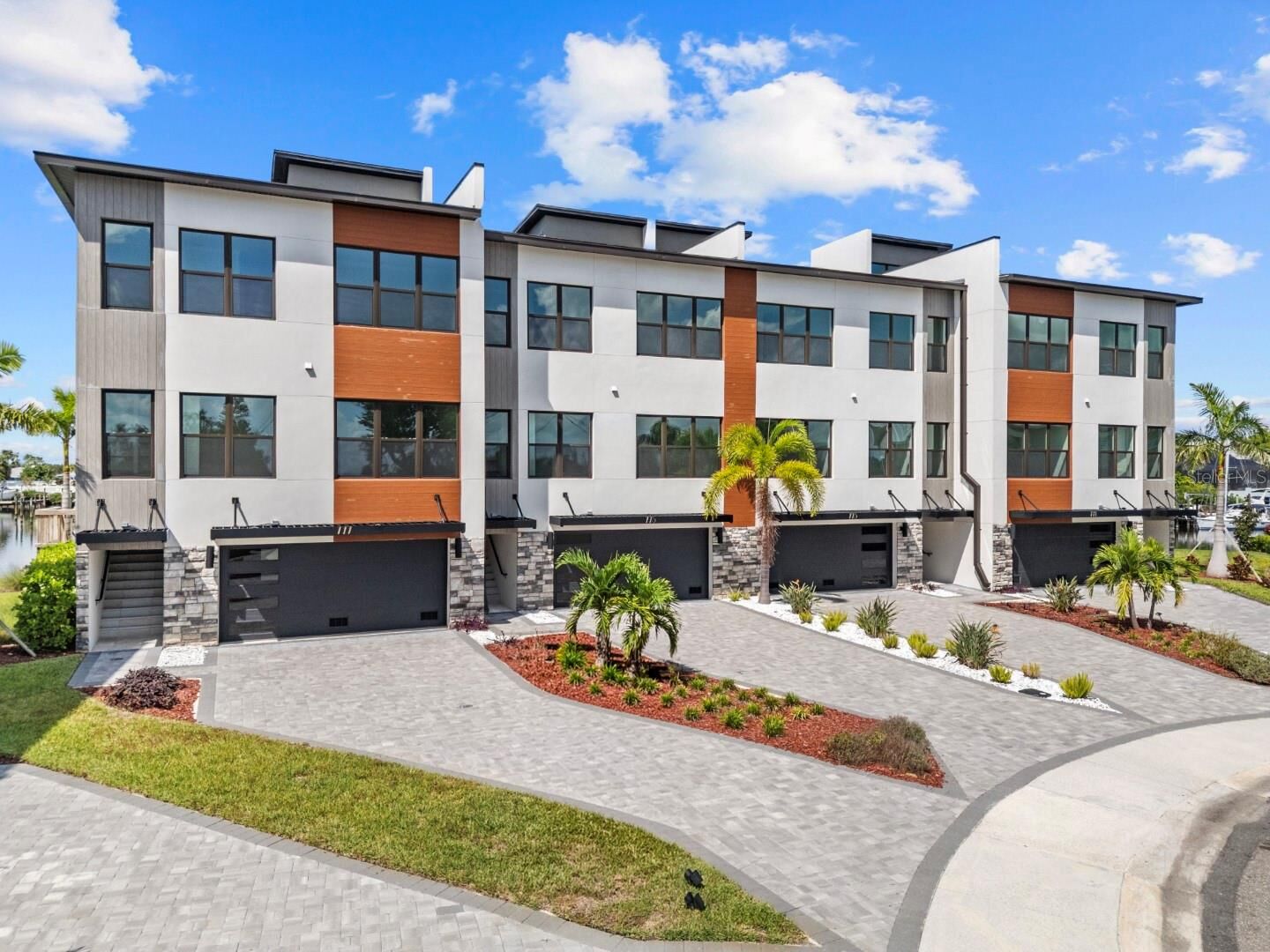 Property Photo:  772 Gran Kaymen Way  FL 33572 