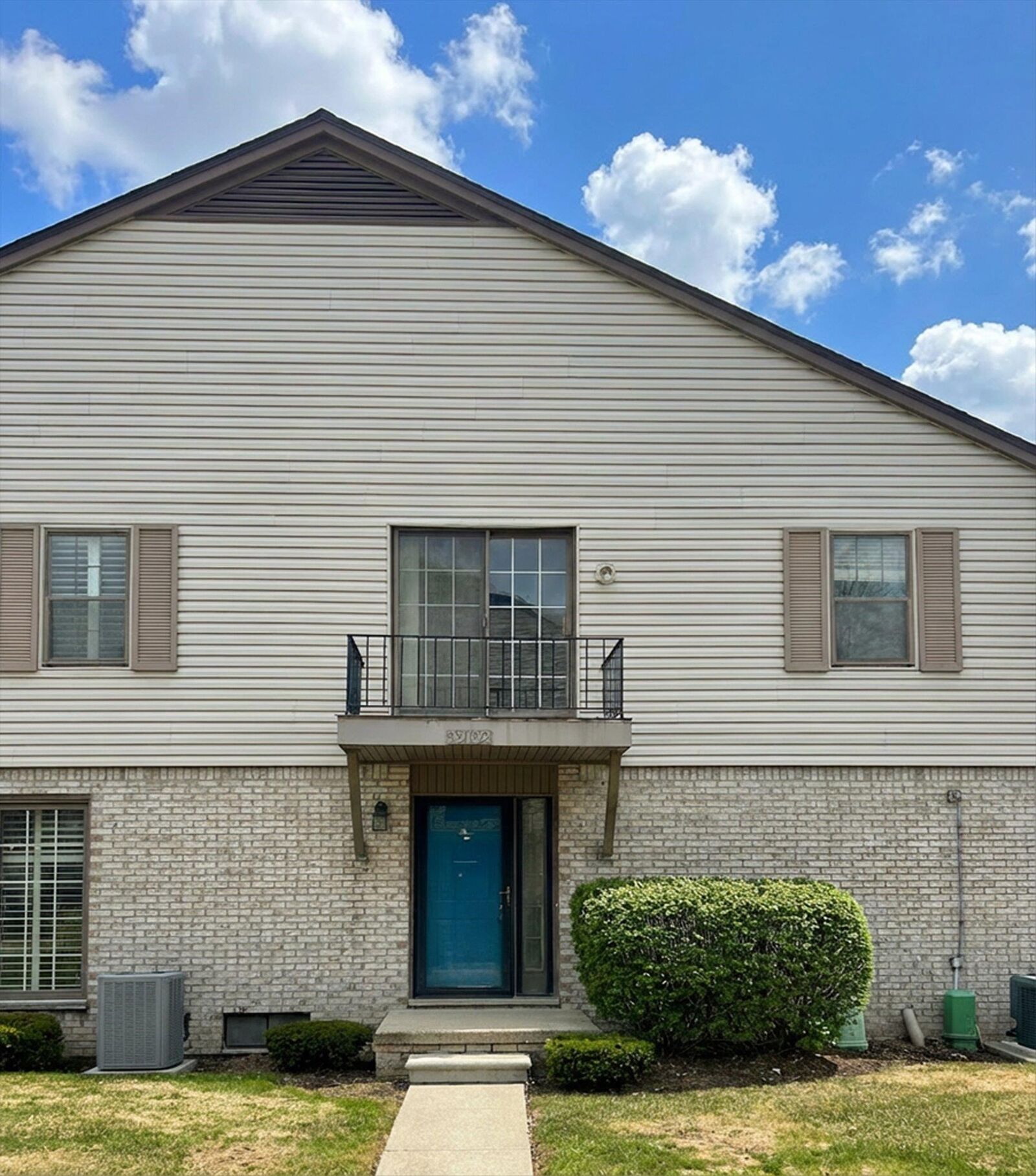 Property Photo:  35132 N Bay Circle 16  MI 48045 