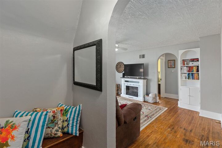 Property Photo:  1226 N Van Buren Street  IL 62056 