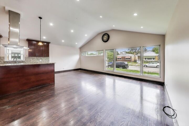 Property Photo: 6544 N Albany Avenue IL 60645