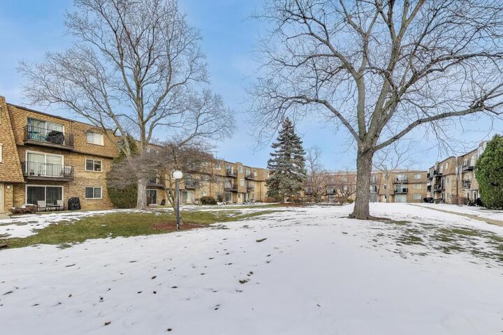 Property Photo:  9420 Bay Colony Drive 2E  IL 60016 