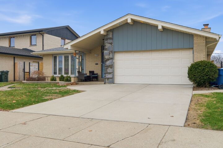 Property Photo:  9728 S Tripp Avenue  IL 60453 