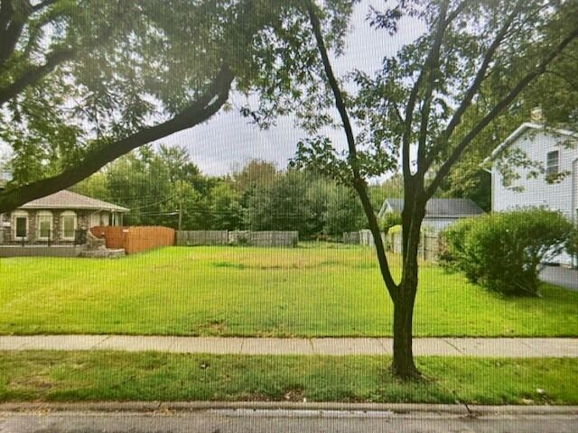 Property Photo:  215 W Lake Park Drive  IL 60101 