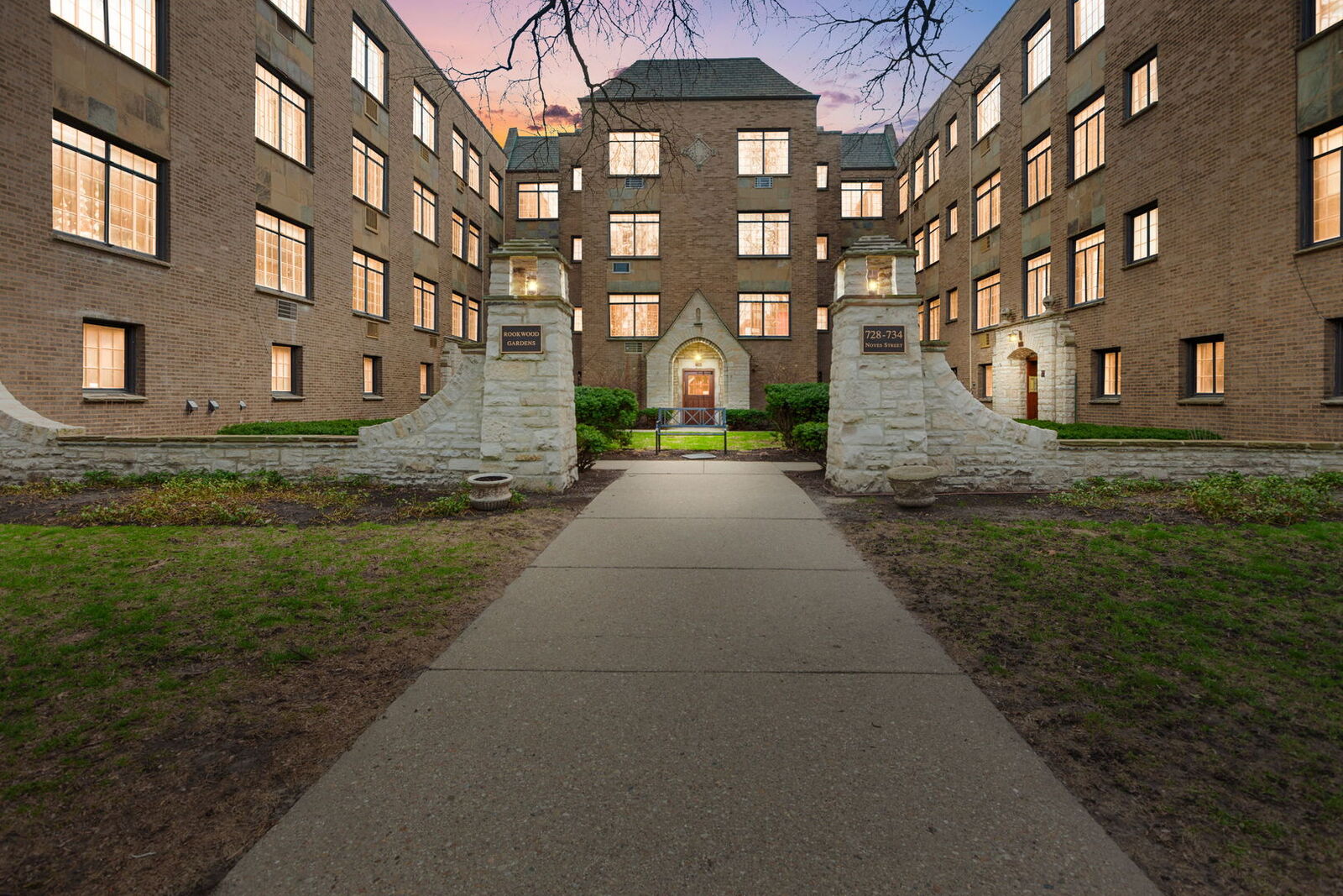 Property Photo:  734 Noyes Street O2  IL 60201 