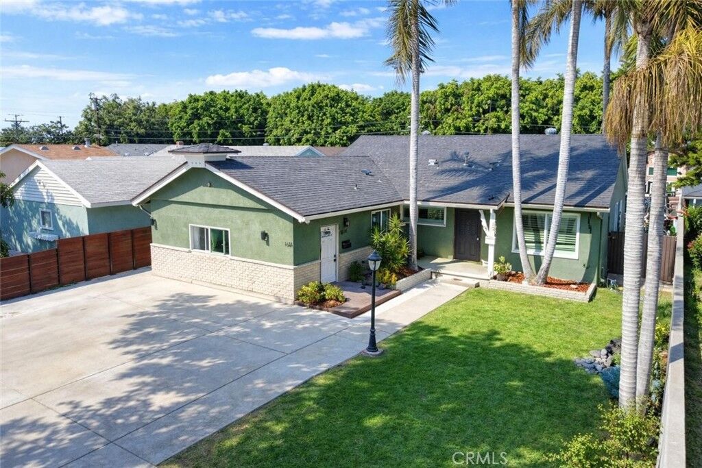 Property Photo:  161 W Harcourt Street  CA 90805 