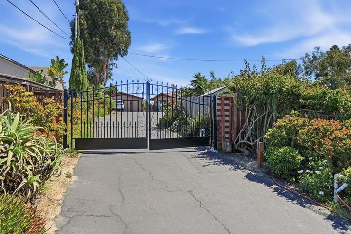 Property Photo: 1355 Rainbow Ridge Lane CA 92024