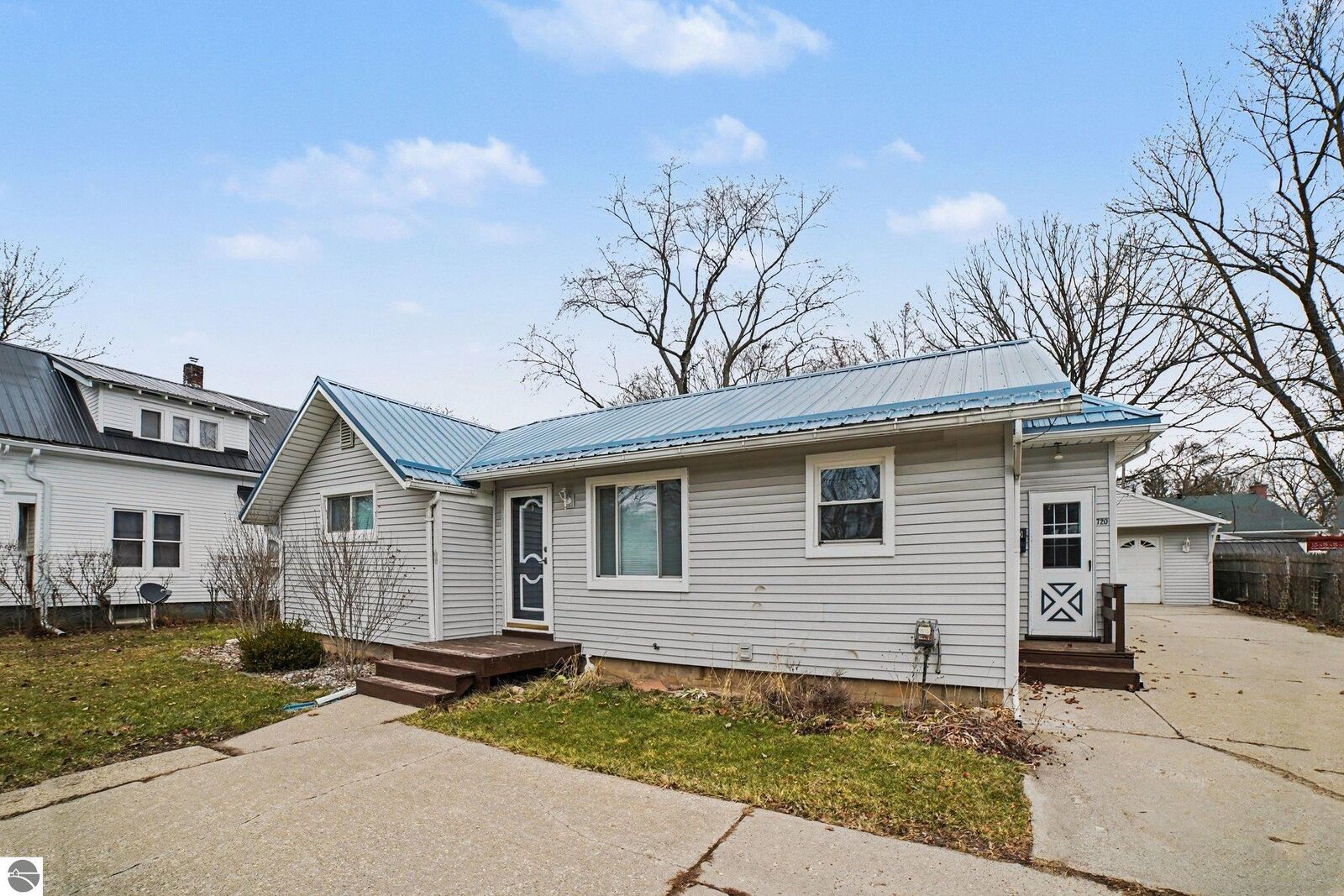 Property Photo:  720 Wright Avenue  MI 48801 