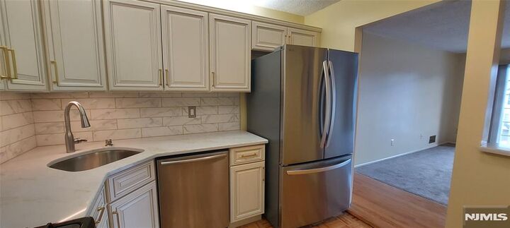 Property Photo:  871 Juniper Way  NJ 07430 