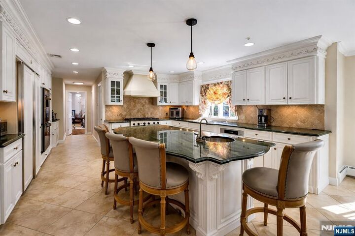 Property Photo:  61 Sun Valley Road  NJ 07446 