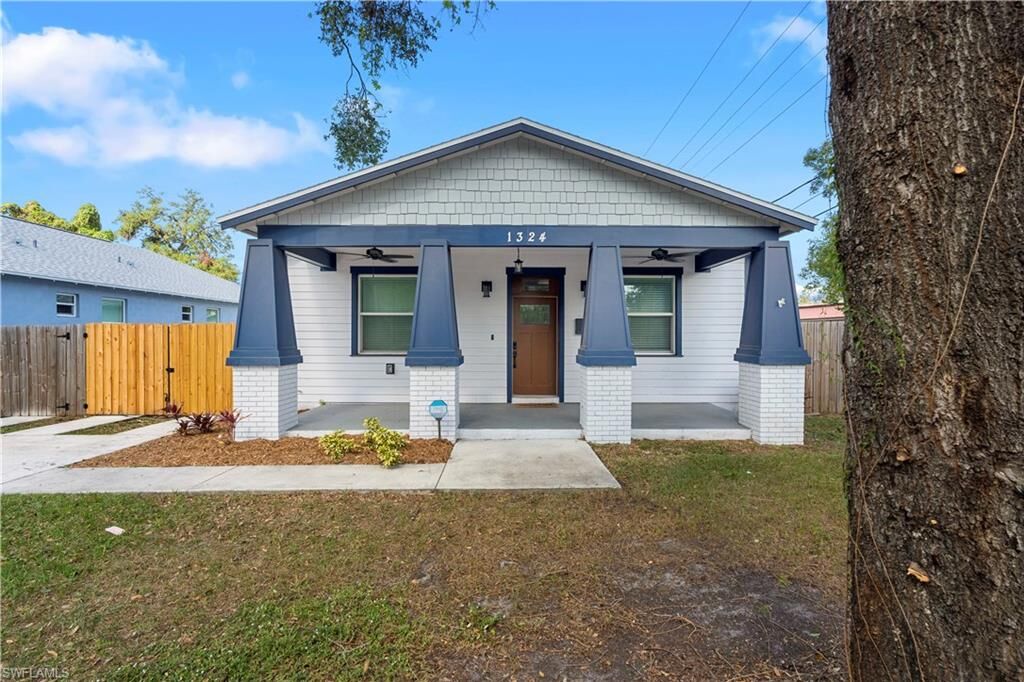 Property Photo:  1324 E Giddens Ave  FL 33603 