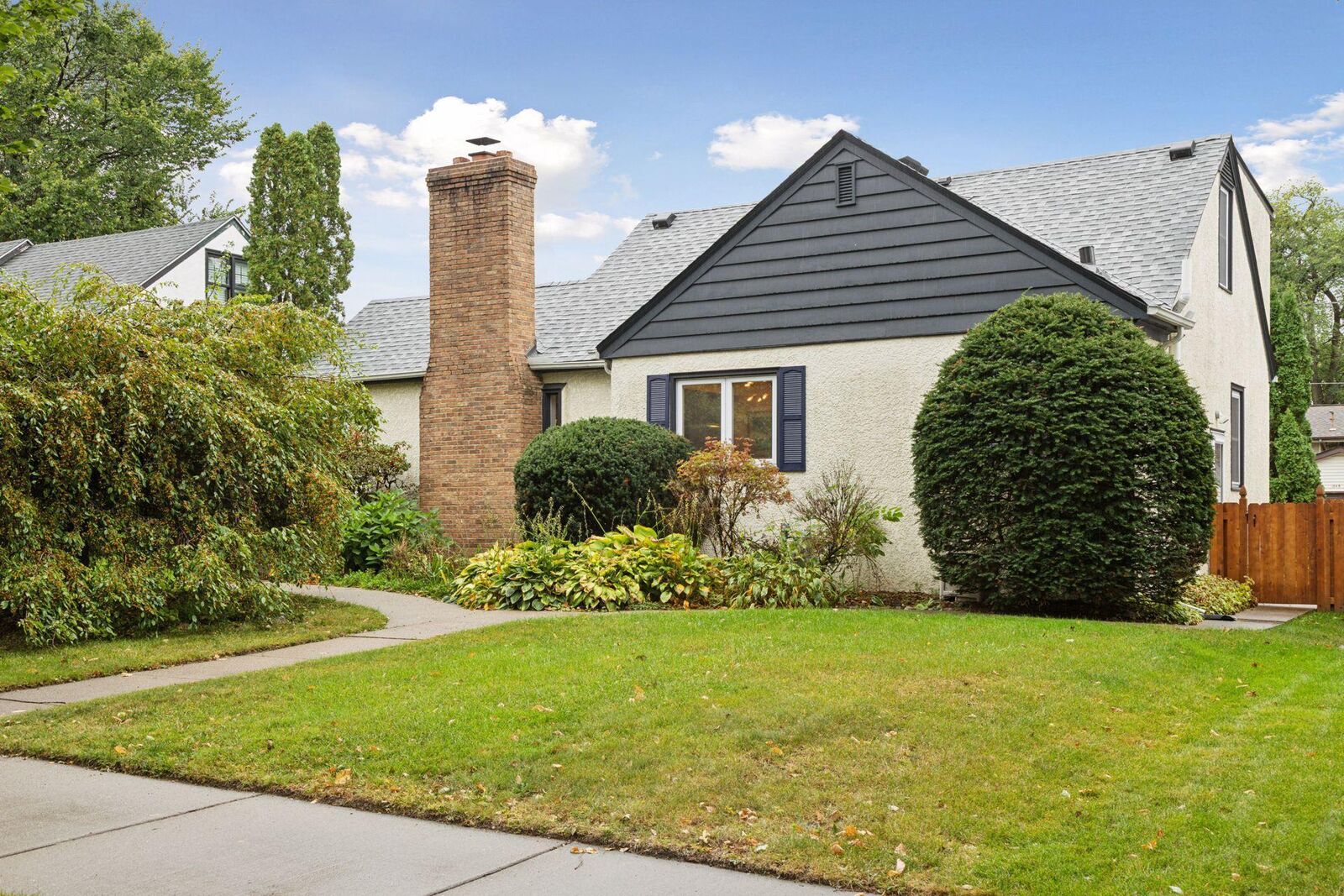 Property Photo:  1846 Saunders Avenue  MN 55116 